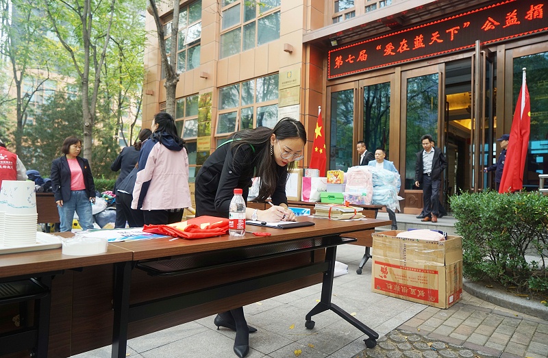 1发挥党员先锋模范作用 ZOBO草莓APP下载安装第七届“爱在蓝天下”公益捐赠