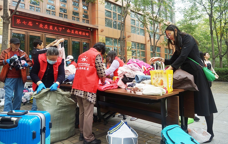 3发挥党员先锋模范作用 ZOBO草莓APP下载安装第七届“爱在蓝天下”公益捐赠