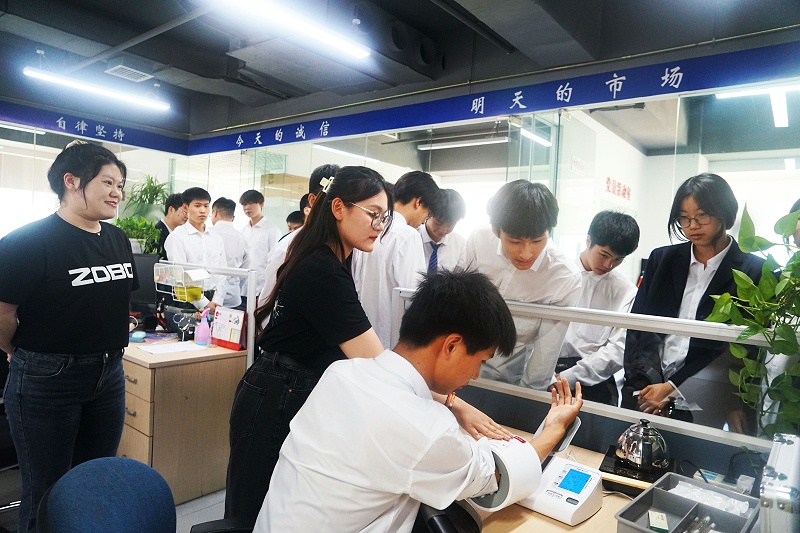 校企合作 走进职场 协同育人丨欢迎北京市经贸高级技术学校师生来北京高校职场体验基地——ZOBO草莓APP下载安装参观学习